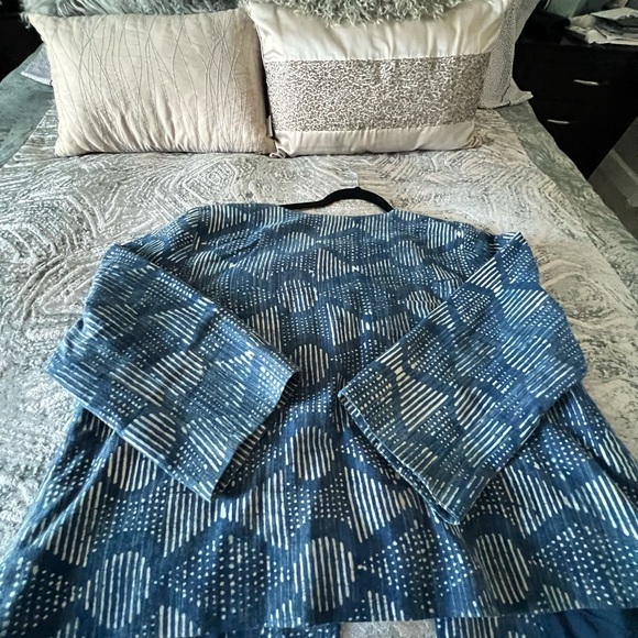 Beautiful, light blue and linen Eileen Fisher 3/4 length sleeves open jacket. - Picture 4 of 9